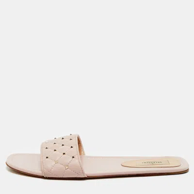Pre-owned Valentino Garavani Light Pink Quilted Leather Rockstud Flat Slide Sandals Size 40