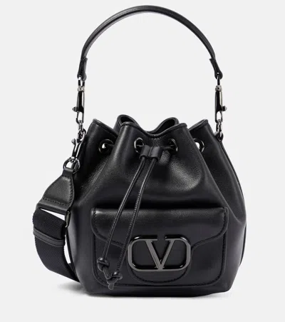 Valentino Garavani Small Vlogo Signature Bucket Bag In Schwarz