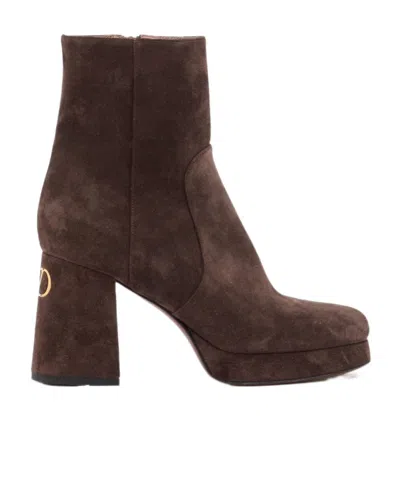 Valentino Garavani Logo Ankle Boots In Burgundy