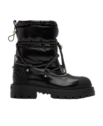 Valentino Garavani Logo Boots In Black