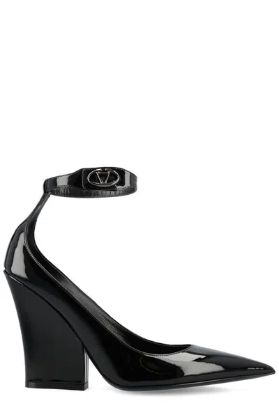 VALENTINO GARAVANI VALENTINO LOGO PLAQUE POINTED TOE PUMPS