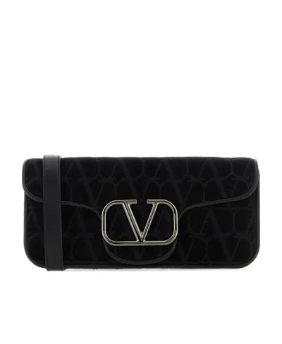 Valentino Garavani Logo Shoulder Bag In Black