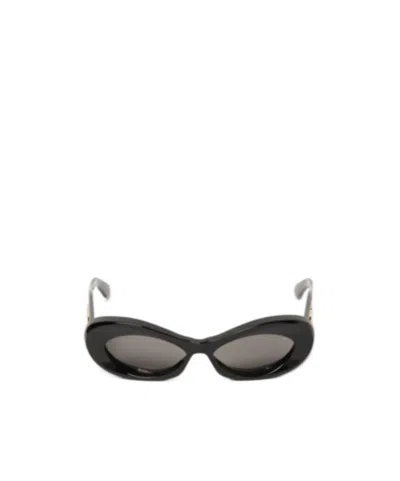 Valentino Logo Sunglasses In Black