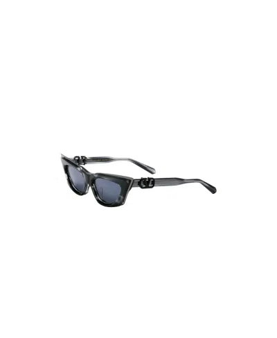 Valentino Logo Sunglasses In Black