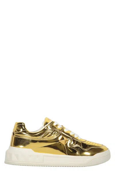 Valentino Garavani Low-top Sneakers In Gold