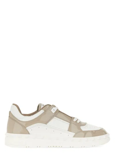 VALENTINO GARAVANI MEN'S LOW TOP SNEAKER FREEDOTS