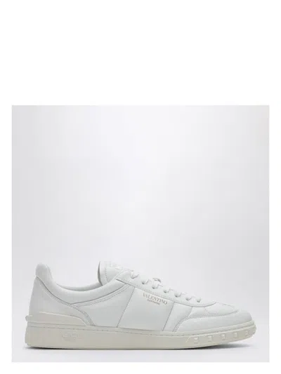 VALENTINO GARAVANI MEN'S LOW TOP UPVILLAGE LEATHER TRAINER SNEAKER