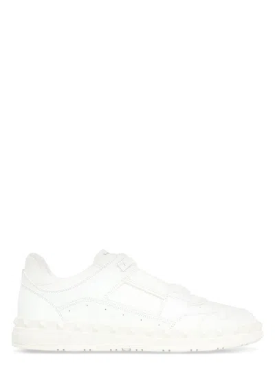 VALENTINO GARAVANI MEN'S VALENTINO GARAVANI - FREEDOTS LEATHER LOW-TOP SNEAKERS