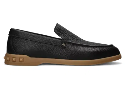 Pre-owned Valentino Garavani Men's  Leisure Flows Studdetail Leather Loafers Sneakers In Black