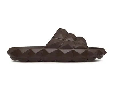 Pre-owned Valentino Garavani Men's Valentino Roman Stud Turtle Slide Sandal Sneakers In Fondant