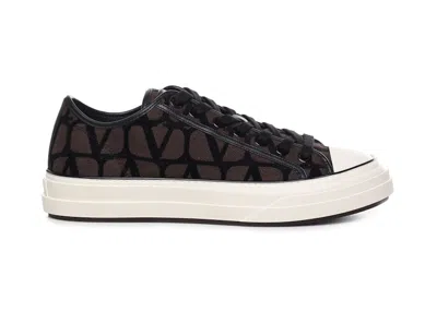 Pre-owned Valentino Garavani Men's Valentino Toile Iconographe Low Sneakers In Brown