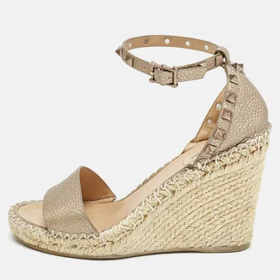 Pre-owned Valentino Garavani Metallic Gold Leather Rockstud Ankle Strap Wedge Espadrille Sandals Size 38