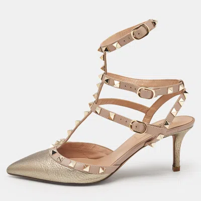 Pre-owned Valentino Garavani Metallic/beige Leather Rockstud Caged Ankle Strap Pumps Size 38 In Silver