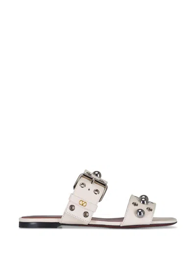 Valentino Garavani Nellcôte Buckle Embellished Flat Sandals In White