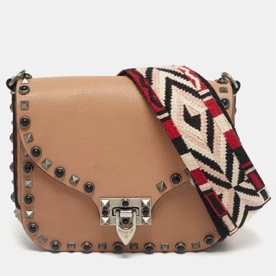 Pre-owned Valentino Garavani Nude Leather Rolling Rockstud Flap Shoulder Bag In Sand
