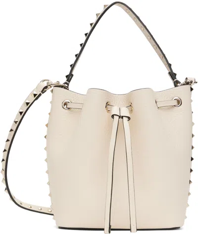 Valentino Garavani Off-white Rockstud Grainy Calfskin Bucket Bag In I16 Light Ivory