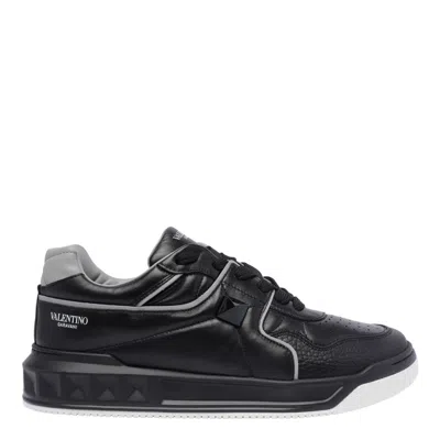 Valentino Garavani One Stud Low-top Sneakers In Black