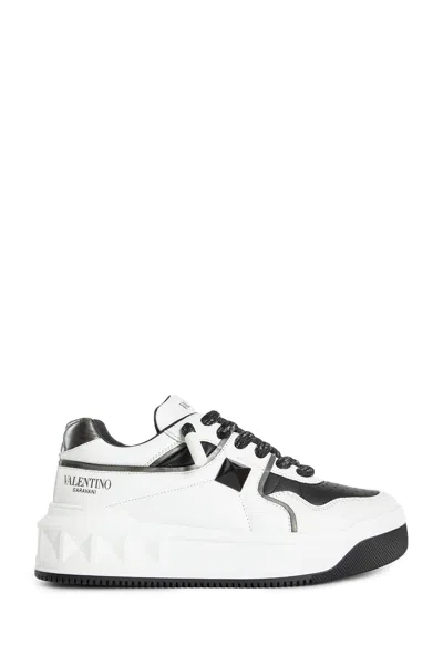 Valentino Garavani One Stud Low Top Sneakers In Nappa In White