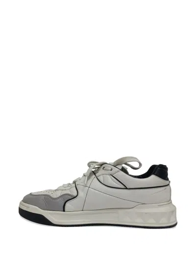 Pre-owned Valentino Garavani One Stud Low-top Sneakers In White