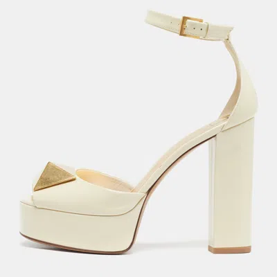 Pre-owned Valentino Garavani One Stud Size 37.5 Cream Patent Leather Ankle Strap Pumps In White