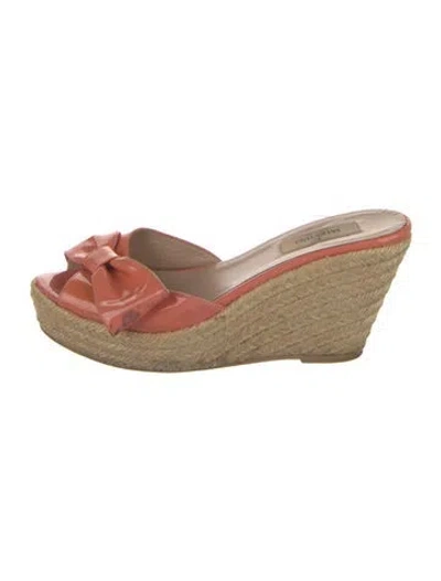 Pre-owned Valentino Garavani Patent Leather Bow Accents Mules In Neutrals