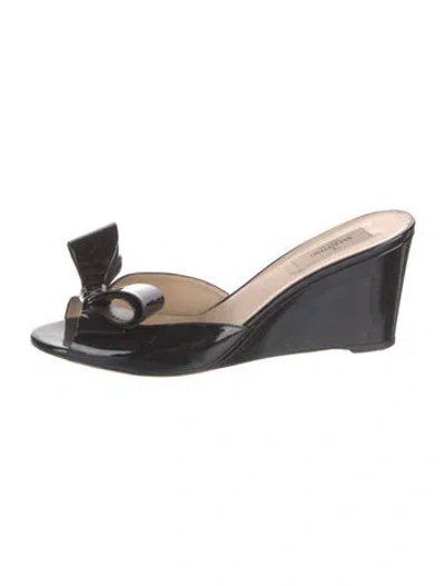 Pre-owned Valentino Garavani Patent Leather Bow Accents Slides In Black