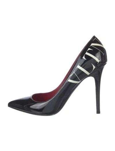 Pre-owned Valentino Garavani Patent Leather Graphic Print Pumps In Black