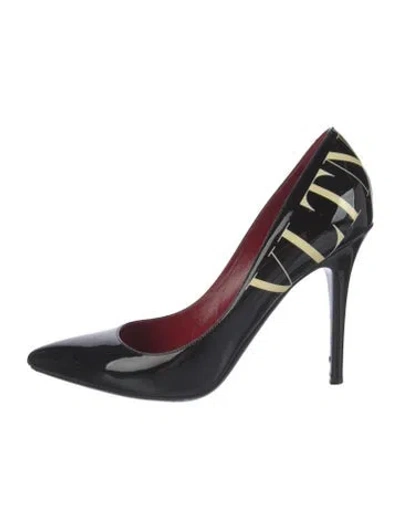 Pre-owned Valentino Garavani Patent Leather Graphic Print Pumps In Black