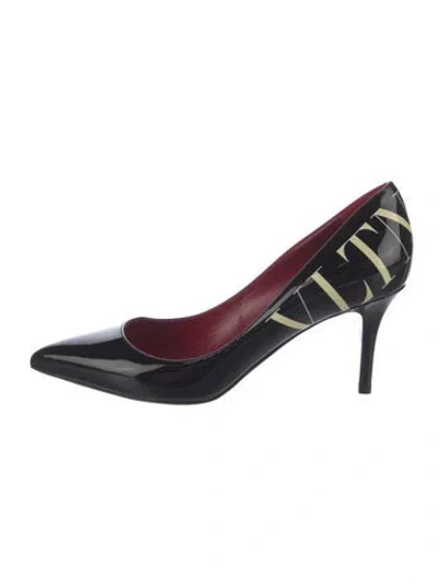 Pre-owned Valentino Garavani Patent Leather Graphic Print Pumps In Black