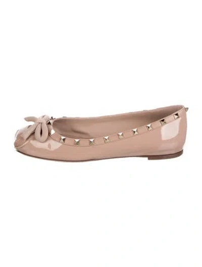 Pre-owned Valentino Garavani Patent Leather Studded Accents Flats In Neutral