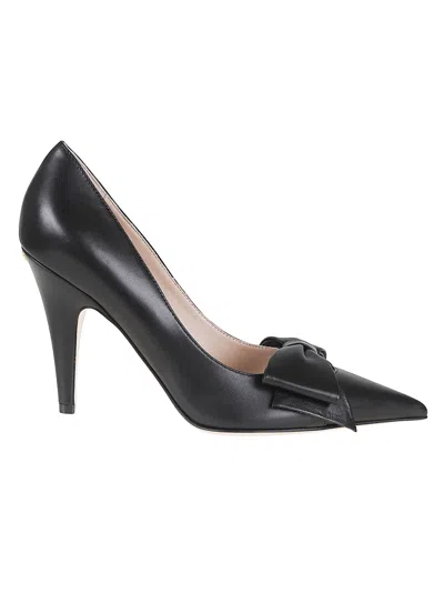 Valentino Garavani Bowow Goatskin Pumps Pointed Toe Heels In Black
