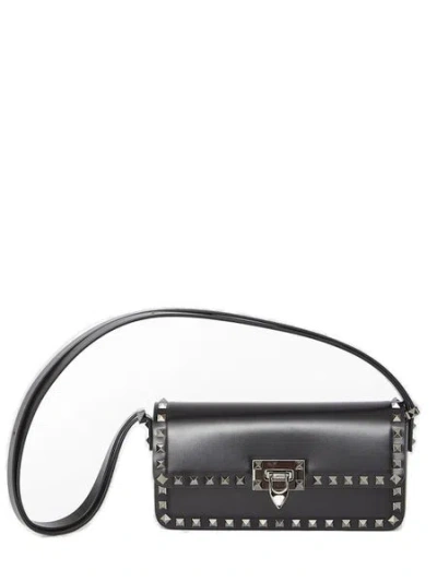 Valentino Garavani Raffia Rockstud Shoulder Handbag In Black