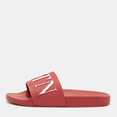 Pre-owned Valentino Garavani Red Rubber Vltn Slide Sandals Size 40