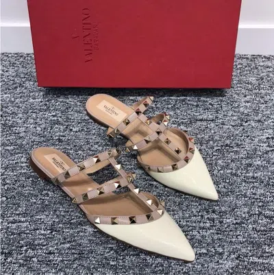 Valentino Garavani Rivet-decorated Flat Muller Shoes In Nude