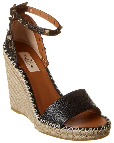 Valentino Garavani Valentino Rockstud 100 Grainy Leather Wedge Sandal In Black