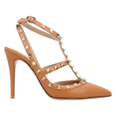 Valentino Garavani Valentino Rockstud 100 Leather Pumps Beige In Neutral