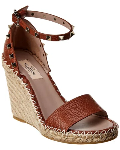Valentino Garavani Valentino Rockstud 100 Leather Wedge Sandal In Brown