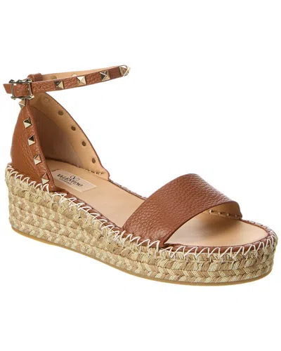 Valentino Garavani Rockstud 55 Textured-leather Espadrille Wedge Sandals In Brown