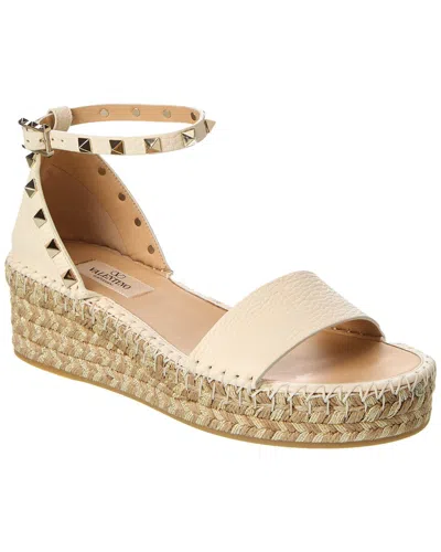 Valentino Garavani Valentino Rockstud 55 Grainy Leather Platform Sandal In Neutral