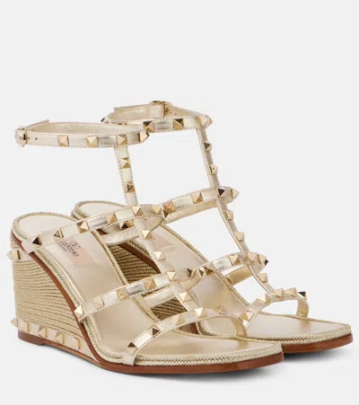 Valentino Garavani Rockstud 80 Metallic Leather Wedge Sandals In Gold
