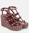 Valentino Wedge-sandalen Rockstud 95 Aus Leder In Burgund
