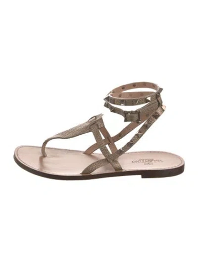 Pre-owned Valentino Garavani Rockstud Accents Embossed Leather Gladiator Sandals In Gold