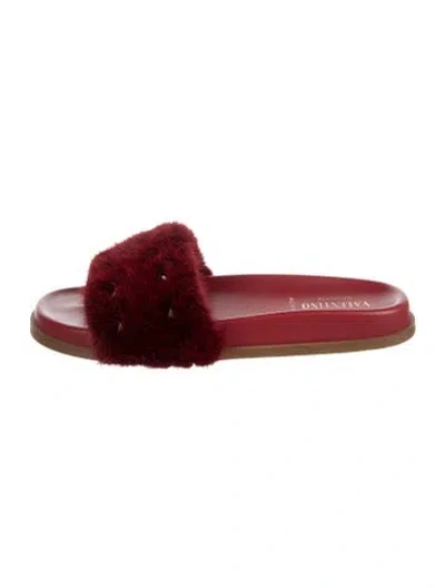 Pre-owned Valentino Garavani Rockstud Accents Faux Fur Slides In Burgundy