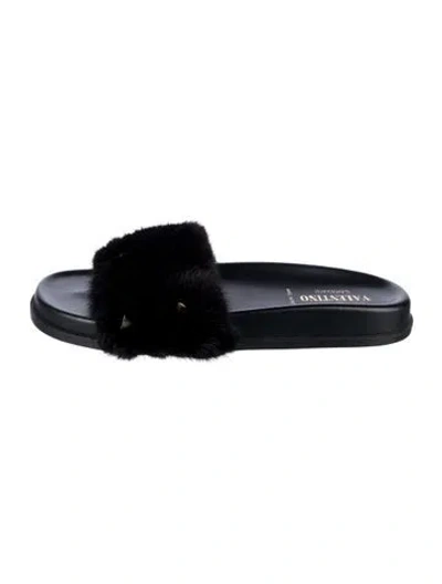Pre-owned Valentino Garavani Rockstud Accents Fur Slides In Black