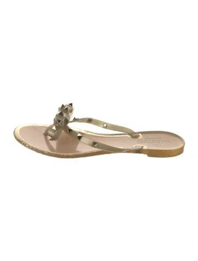 Pre-owned Valentino Garavani Rockstud Accents Glitter Accents Flip Flops In Gold