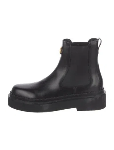 Pre-owned Valentino Garavani Rockstud Accents Leather Chelsea Boots In Black
