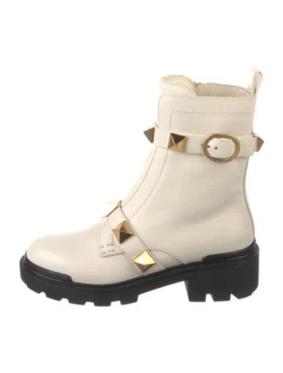 Pre-owned Valentino Garavani Rockstud Accents Leather Combat Boots W/ Tags In Neutral