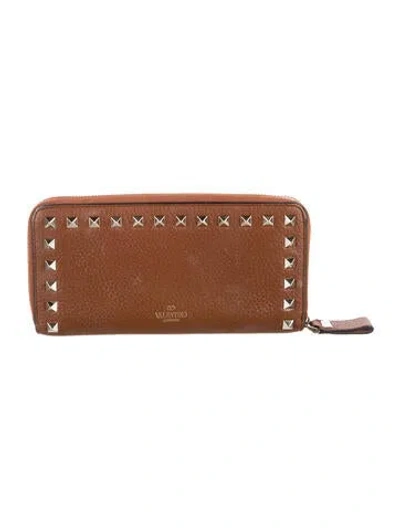 Pre-owned Valentino Garavani Rockstud Accents Leather Continental Wallet In Brown