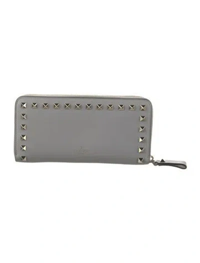 Pre-owned Valentino Garavani Rockstud Accents Leather Continental Wallet In Gray