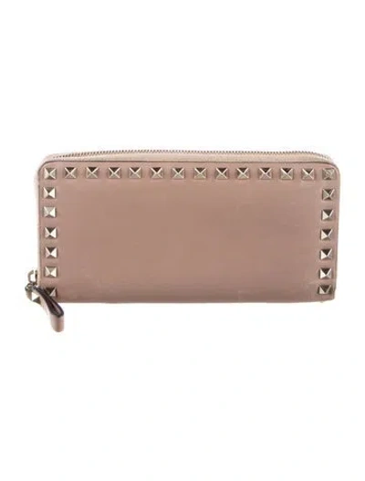 Pre-owned Valentino Garavani Rockstud Accents Leather Continental Wallet In Neutral